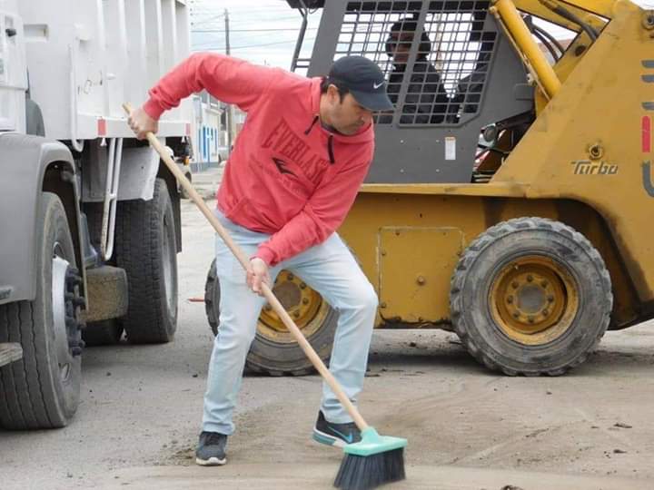 Denuncian Al Intendente De Gregores Por Enviar Maquinaria Vial A