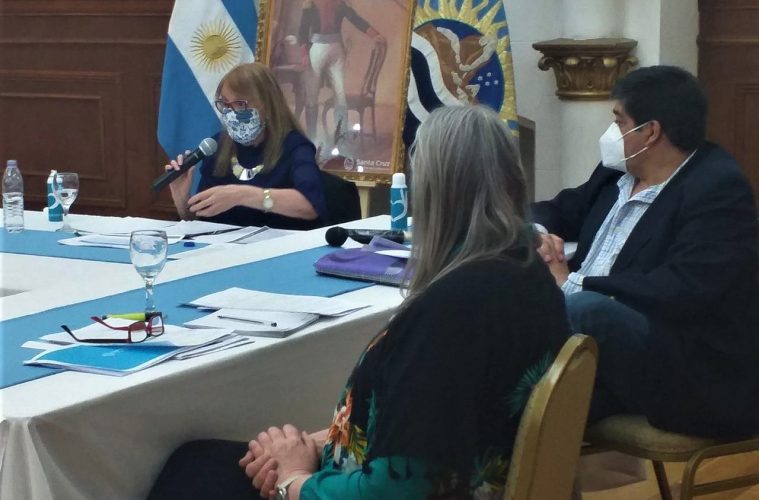 Tras el contagio del ministro de Salud ¿debe aislarse la gobernadora?