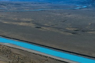 ONGs ambientalistas piden escuchar «las advertencias que surgen de las entrañas de la tierra» y exigen el cese de la obra de las represas