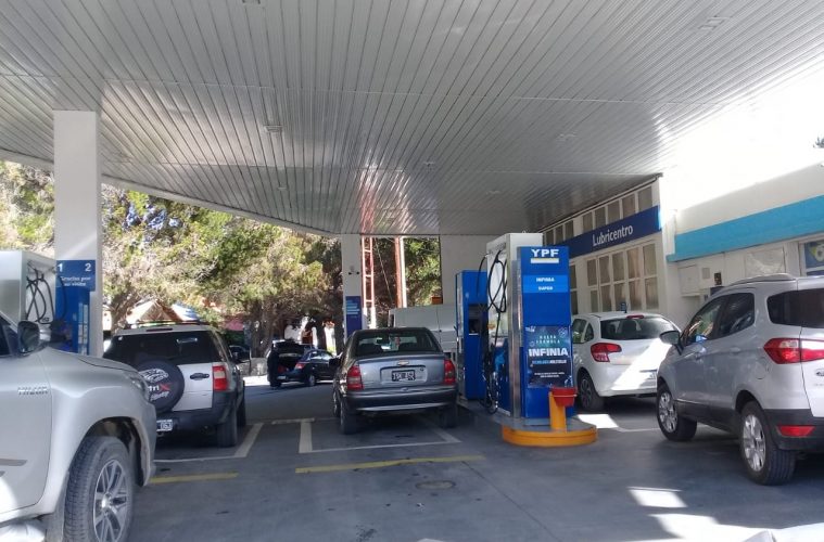 YPF anunció 15% de aumento escalonado en el precio de los combustibles para los próximos tres meses