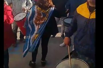 Piedra Buena: Con militantes en los pasillos para evitar la protesta afuera del edificio, el intendente Bodlovic inaugura el período de sesiones