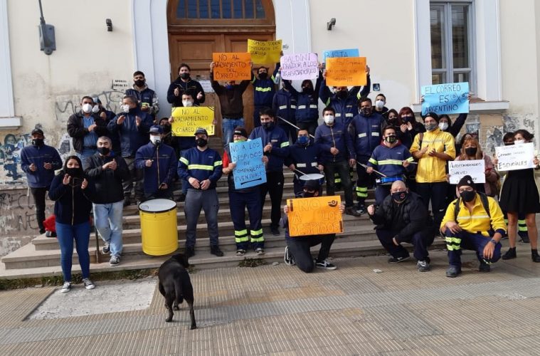 Empleados del Correo se manifestaron ante el temor de despidos