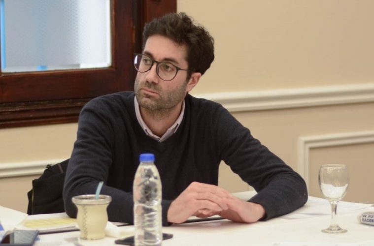 Roquel pide a la gobernadora que aparte del directorio, al ex presidente de SPSE que el año pasado violó la cuarentena