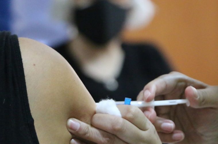 A partir del martes 13 de abril comienza la vacunación de los mayores de 60 años
