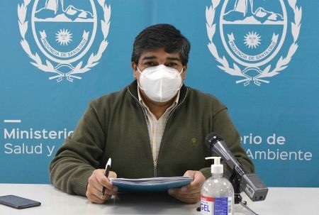 Ministro García: «los mayores de 60 que comienzan a recibir la segunda dosis, están protegidos contra las cepas anteriores y las actuales»