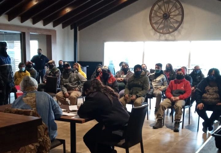 En La Esperanza vacunaron a pobladores, peones de estancias y petroleros