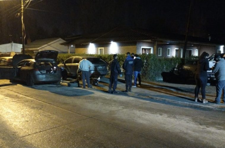 Engañan a la encargada de un hotel con dólares falsos y son detenidos en el portal de ingreso