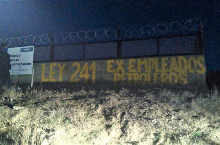 Despedidos de YPF sin indemnización liberaron TERMAP mientras esperan una respuesta de la empresa y del gremio
