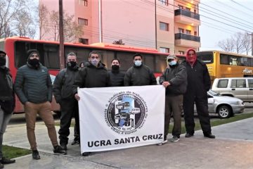Choferes protestan frente al Ministerio de la Producción por la falta de renovación de los contratos con la UTE