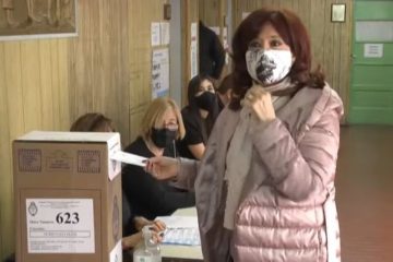Cristina Kirchner emitió su voto al mediodía y luego regresó a Buenos Aires