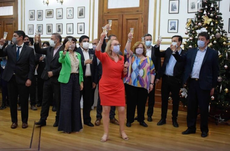 A Alicia las cuentas le sonríen, pero con los salarios afuera