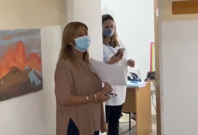 La directora de la EPP 59 desobedeció la orden judicial, y no permitió el ingreso a clases de los alumnos no vacunados