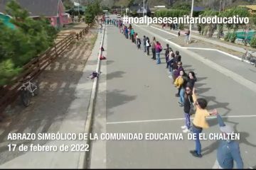 El Chaltén: masivo abrazo simbólico a escuelas y apoyo del intendente al reclamo