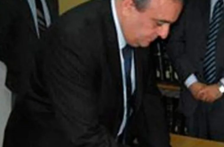 Tarde, silenciado y poco