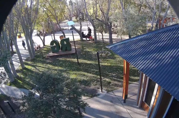 Plaza San Martín: el municipio puso cámaras de video «para cuidar a la ciudadanía y proteger el patrimonio»