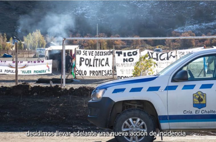 A través de un video los habitantes de El Chaltén que llevan años esperando un terreno, repasan los discursos de los gobernantes prometiendo una solución