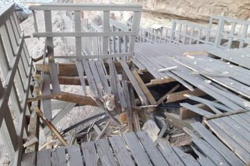Desprendimiento de rocas provocaron destrozos en las pasarelas, no hay personas heridas