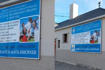 Un cartel de obra con el nombre de Alicia Kirchner en el edificio del Tribunal de Cuentas, motivó un reclamo al presidente del organismo