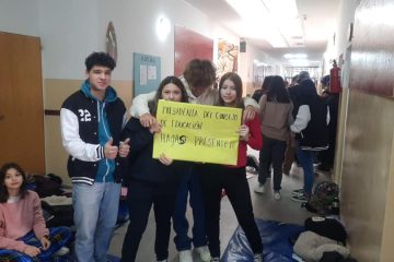 Estudiantes piden la presencia de Velázquez y Cingolani, y vecinos de la Escuela Agropecuaria reclaman por la falta de gas debido al retiro del medidor