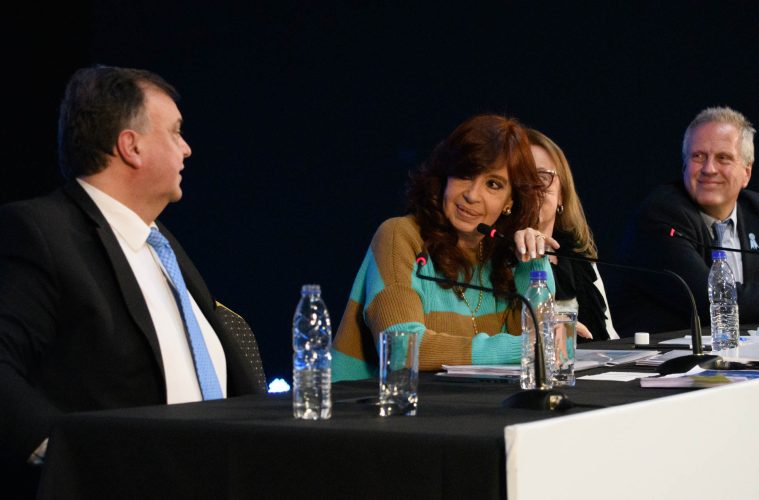 Belloni: “Estuvimos hablando con el ministro y creo que también lo hablé con vos Cristina, lo de traer la facultad de Medicina, la de Kinesiología y la de Abogacía”