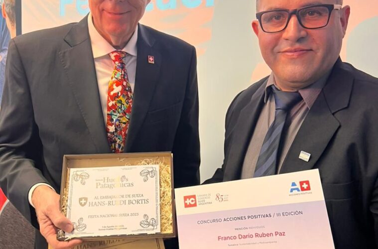 La Cámara de Comercio Suiza otorgó mención especial al periodista Franco Paz por su labor de conservación y promoción de las aves de la Cuenca